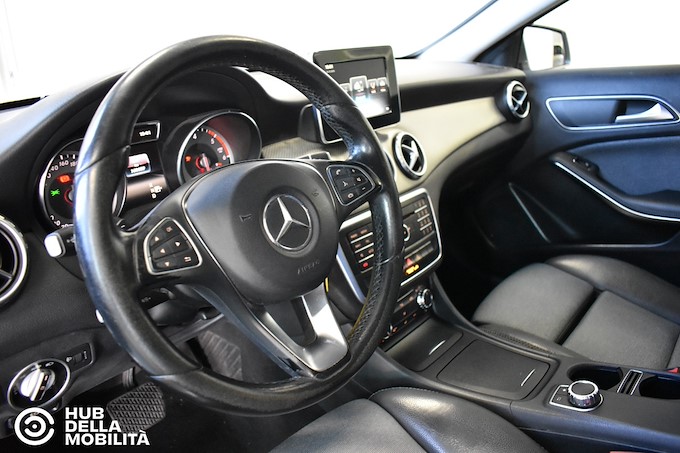 MERCEDES-BENZ GLA 200 d Automatic Business